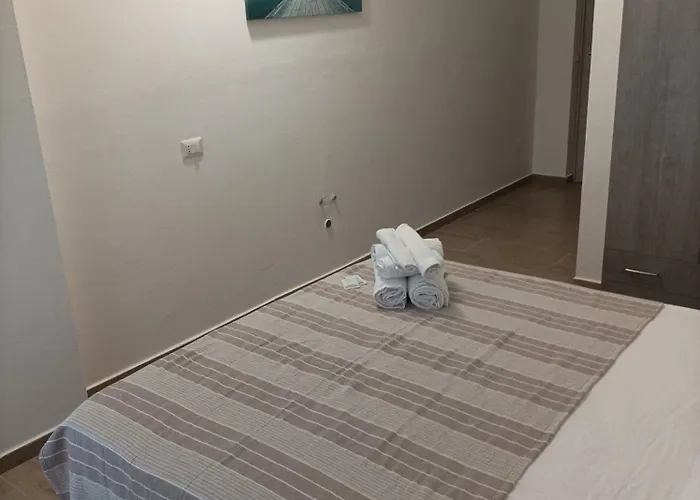 Brezza Marina Guest house *